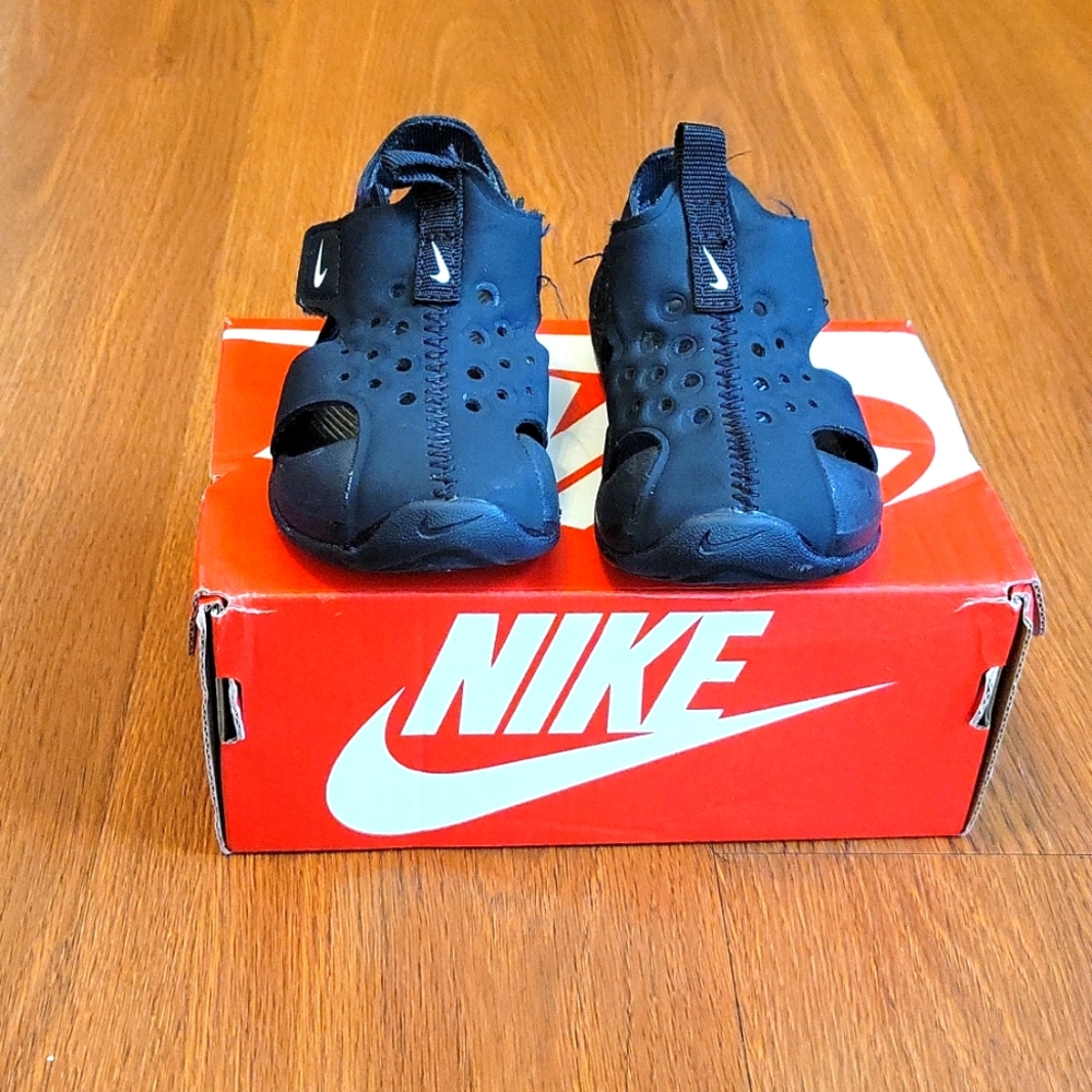 Toddler Nike Sandles 6c